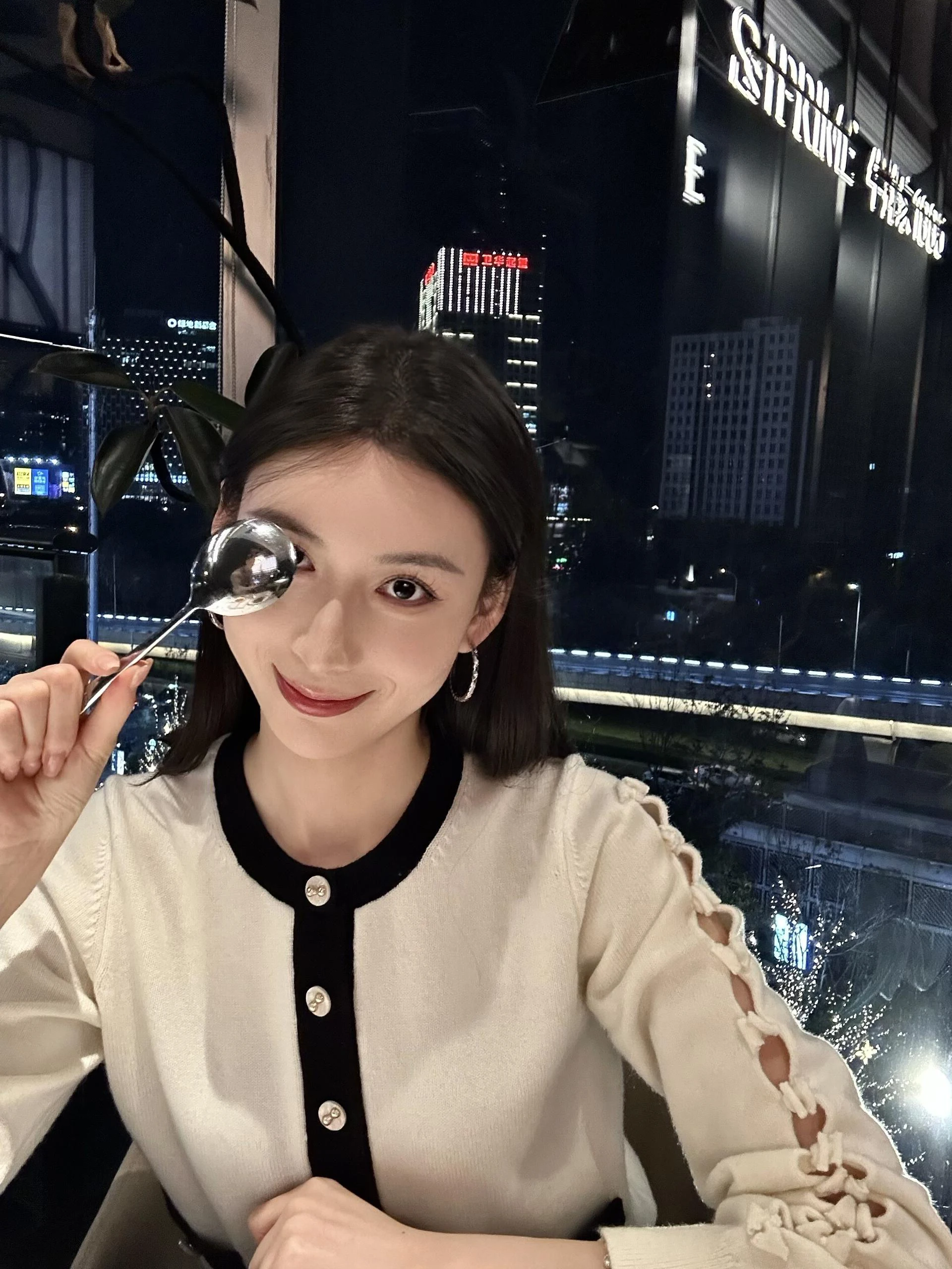 

Корейский вязаный свитер-кардиган для женщин: модный, в стиле Little Fragrance, средней мягкости, с длинными рукавами и круглым вырезом