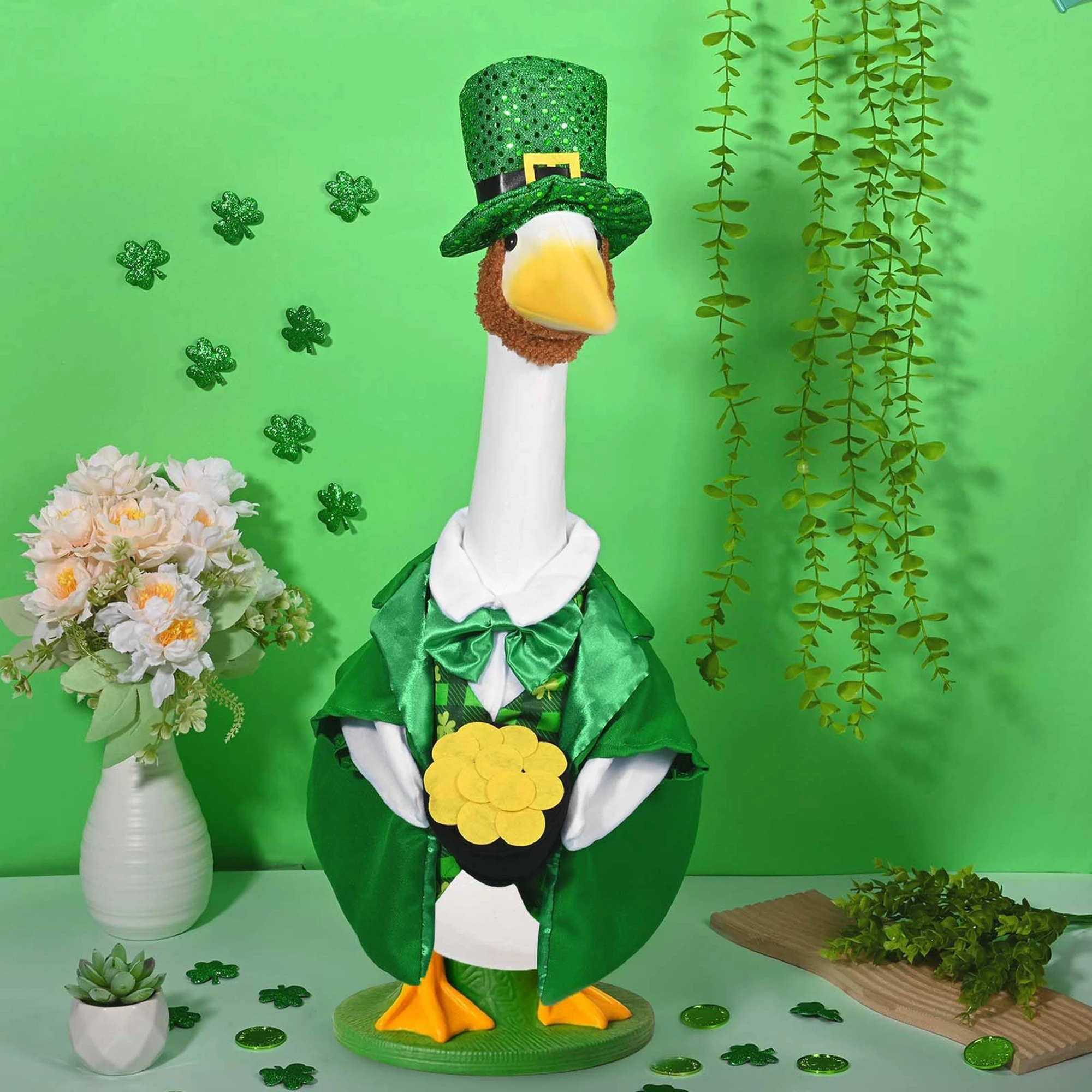 

Набор уличных украшений ко Дню Святого Патрика: 4 предмета, включая ирландский костюм для гуся на веранду, одежду с клеверами и цилиндр с пайетками.