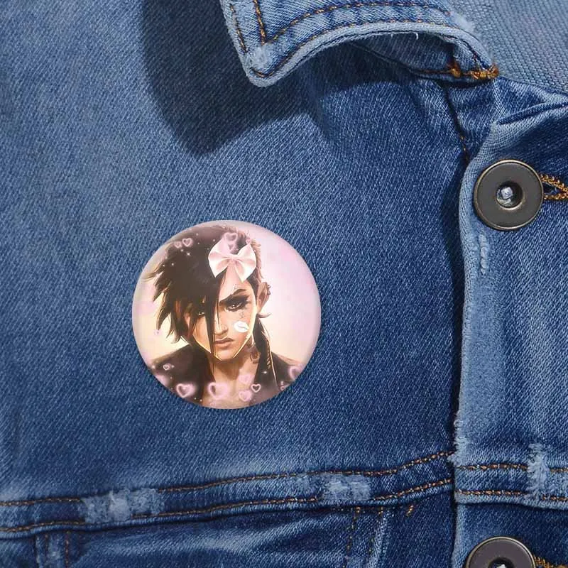 غامض الوردي القوس الرموز عملة شارات الكرتون Jinx فيكتور إيشا المينا دبابيس لينة زر بروش على ظهره الملابس قبعة الملحقات