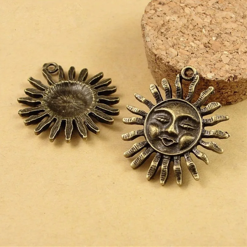 REGELIN Antique Bronze/silver color Dark Souls Solaire Of Astora Sun Pendant Zinc Alloy Charms Magic Sun Diy jewelry accessories