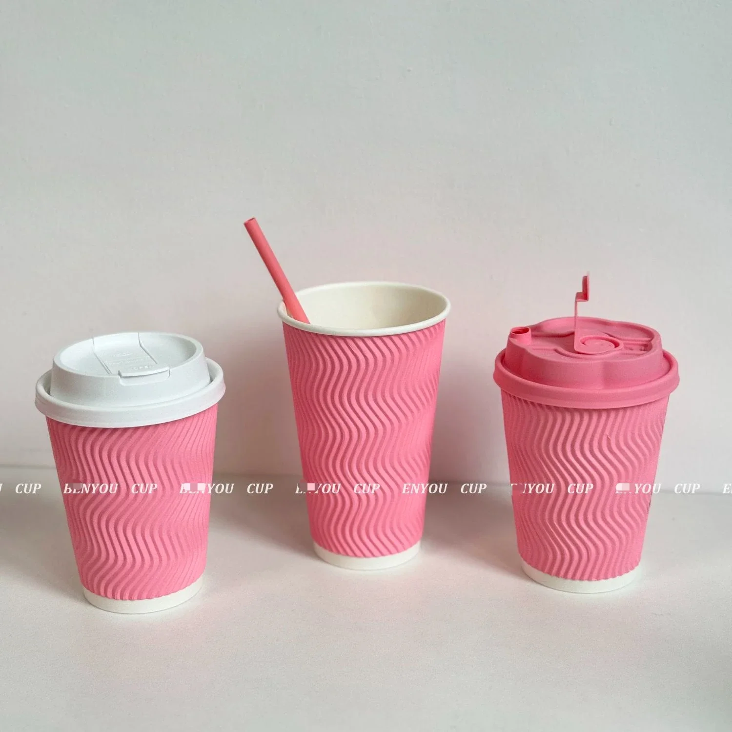 25 Sets rosa Wellpappe-Becher, dreilagig, isoliert, Einweg-Kaffeetasse, dicke Papierbecher für heiße Getränke, mit Deckel