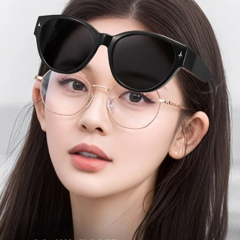 

Korean New Style Cat Eye Sunglasses Fever Black Sunglasses Holiday Travel Men and Women Glasses Myopia