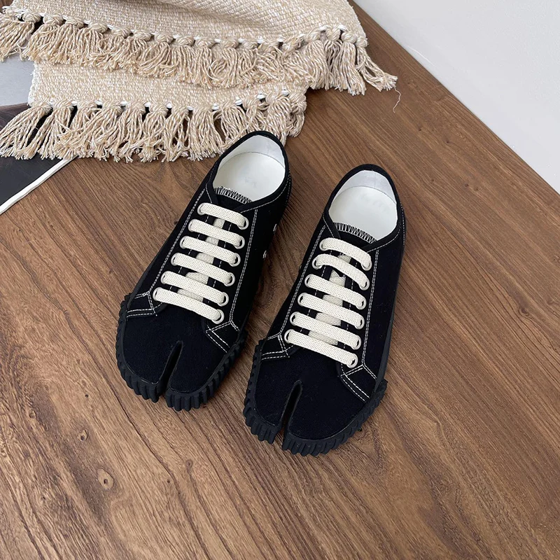 Tabi Split Toe Canvas Sneakers Unisex Lace Up Pig Hoof Flat Shoes product photo