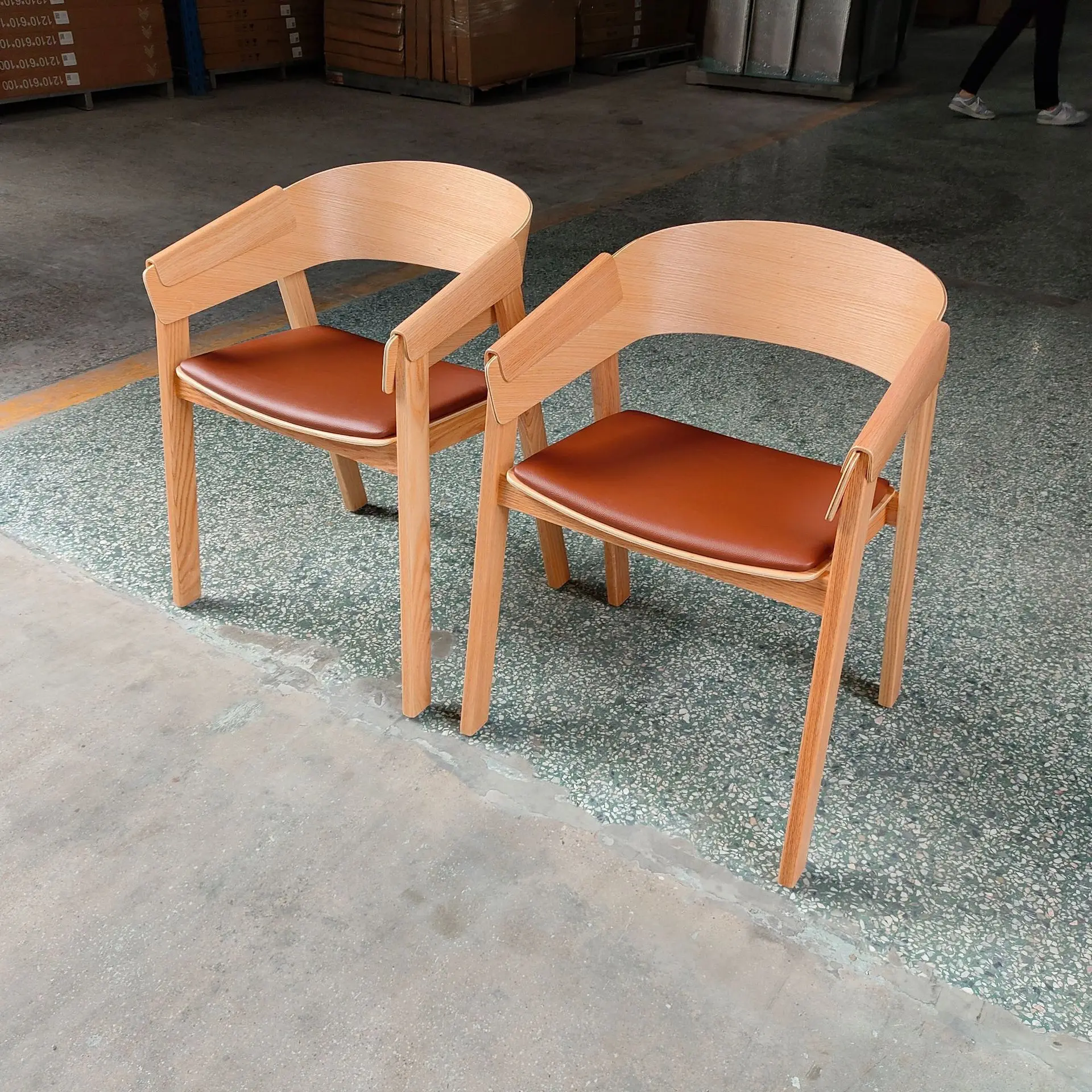 Anpassbarer nordischer Sessel mit Rückenlehne