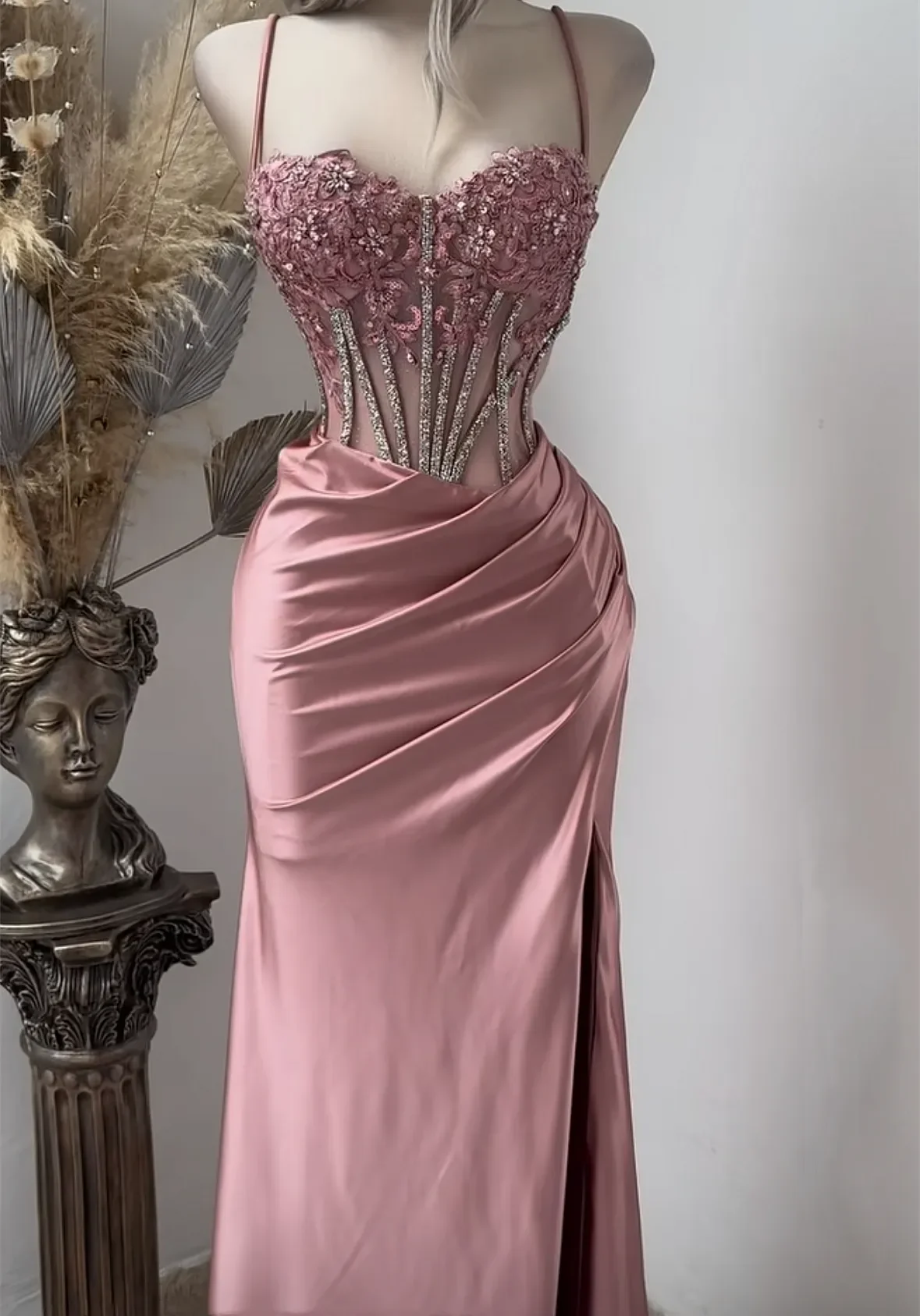 فساتين سهرة أنيقة بحورية البحر بفتحة جانبية، أشرطة سباغيتي للحفلات الراقصة، فستان حفلات مزين بالزهور حسب الطلب