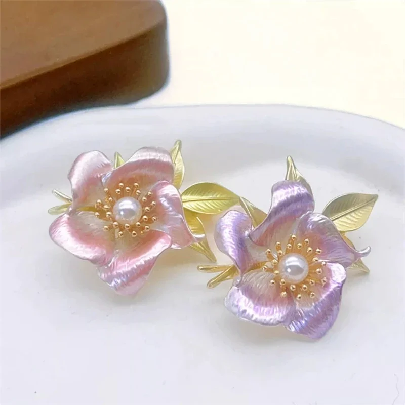 1Pc Lovely Camellia Brooch for Women Men Exquisite Flower Plant Brooches Pins Jewelry Trendy Accessories Party Gift 2026