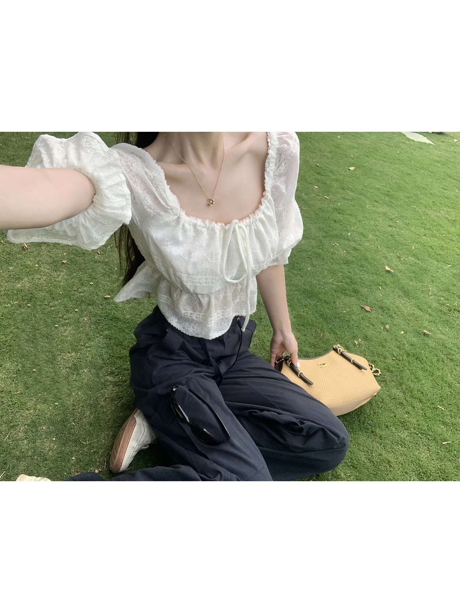 

Wuuus Очаровательный летний белый топ с цветочным принтом, короткими рукавами-фонариками и квадратным воротником, женская хлопковая короткая рубашка в элегантном стиле