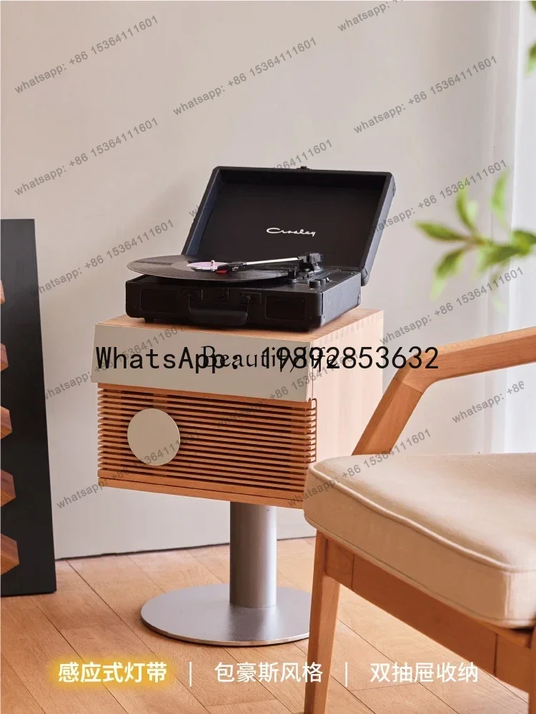 無垢材のベッドサイドキャビネット モダンなミニマリストのベッドサイド収納キャビネット 小さなアパートの多機能寝室キャビネット