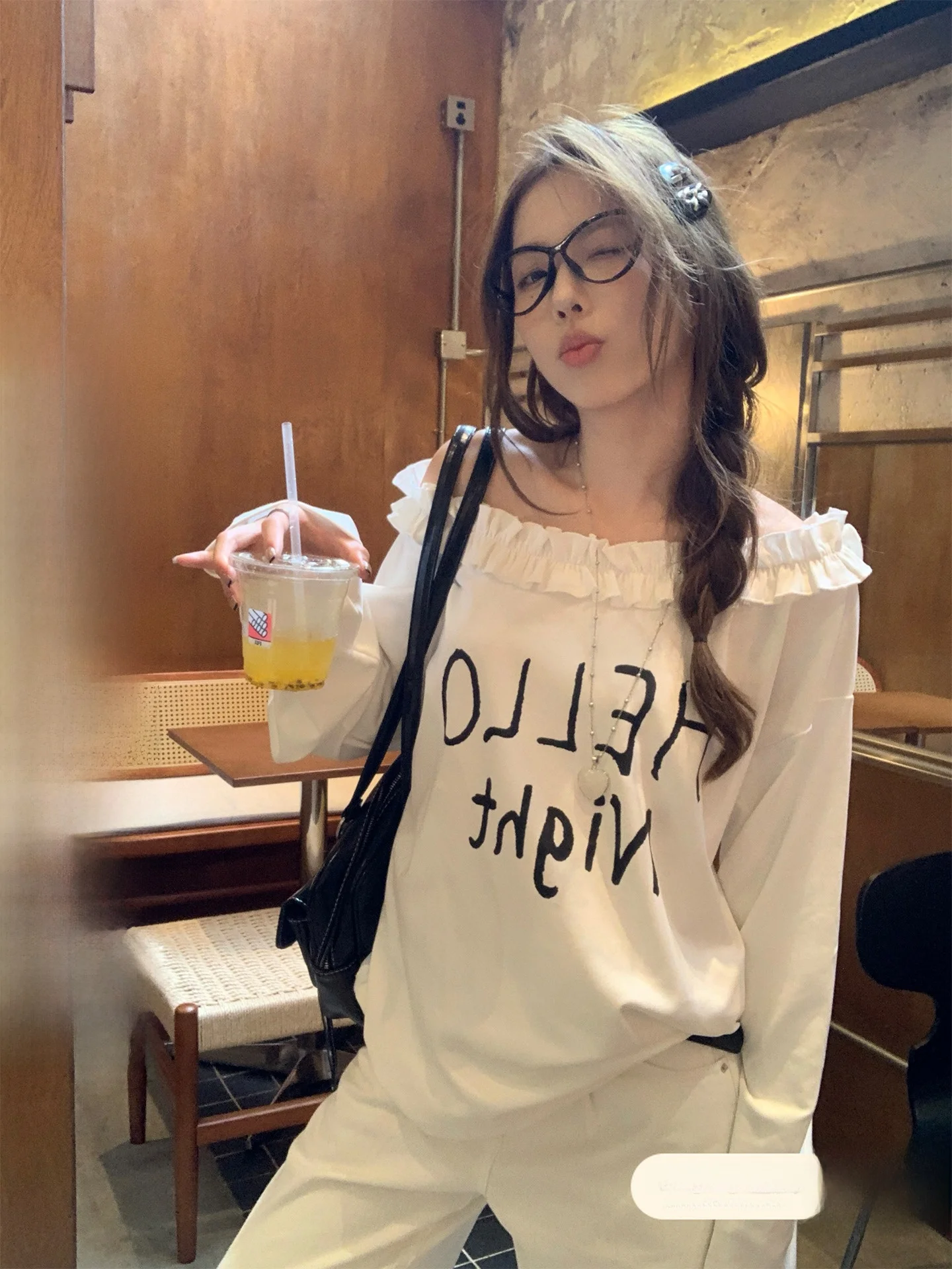 

Свободная длинная футболка Sve, женская повседневная футболка с принтом букв, белая, с плечами, из дерева, осенняя модная внутренняя одежда