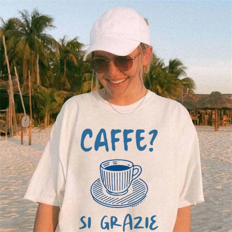 Caffe Si Grazie-Camiseta con estampado gráfico de café para mujer, ropa básica de manga corta con cuello redondo, estilo callejero, Top de verano