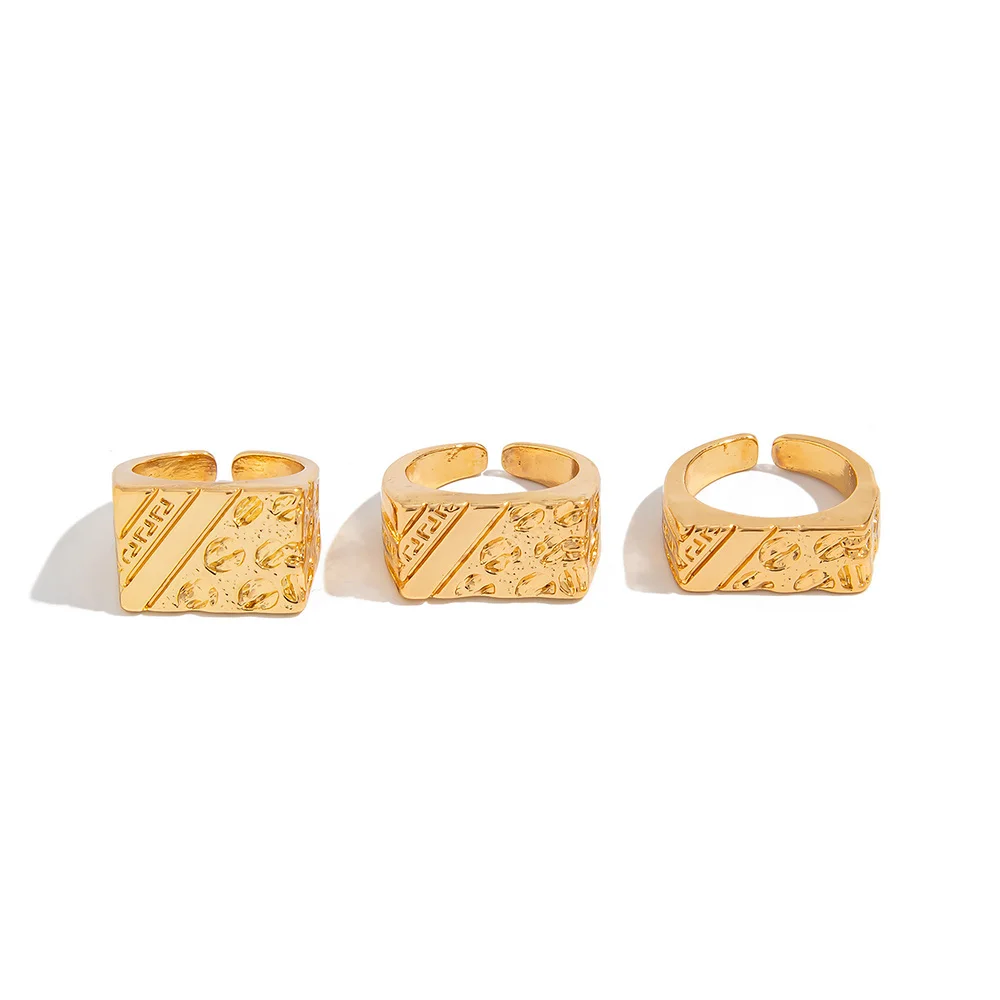 3-teiliges Ring-Set in Gold- und Silberfarbe, geometrisches Design, diagonale Streifen, quadratische Form, Schmuck, strukturierte, geprägte Ringe für Herren. – Detail 5