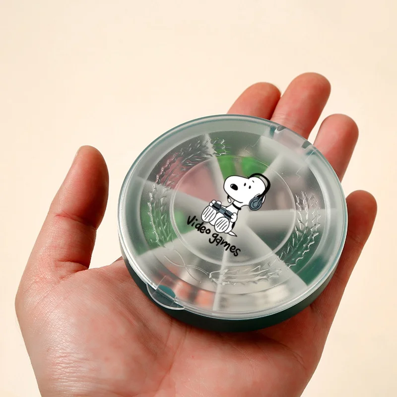 

Snoopy Circular Removable Simple Medicine Box Cute Cartoon Portable Follow Your Body Pill Storage Seal Dust Moisture-proof