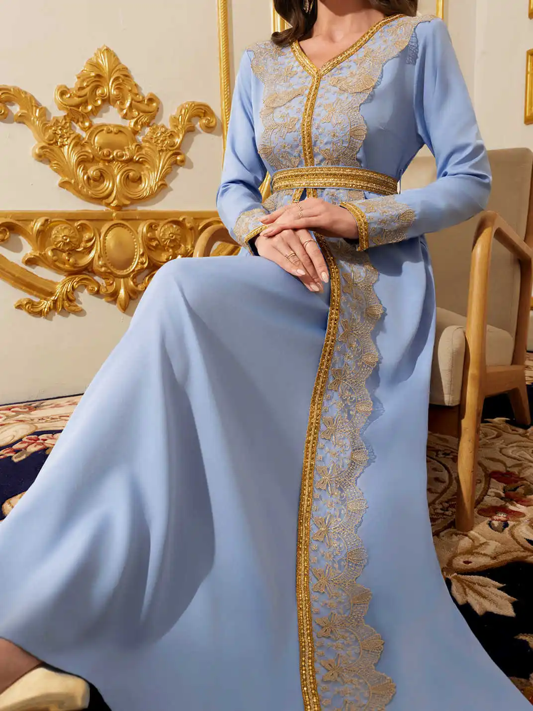 Medio Oriente Dubai Arabo Abito musulmano da donna in pizzo ricamato floreale con scollo a V Nastro dorato Abito etnico Ramadan Festival Performance Costume