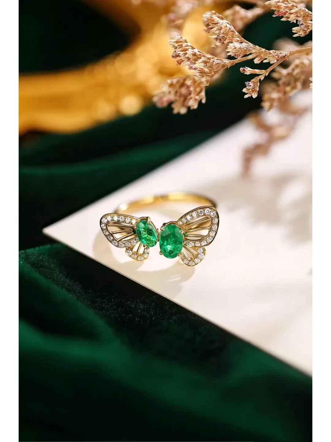 

Imitation Green Grandmother Butterfly Ring Female Light Luxury Style Butterfly Fairy imitate Emerald Ring with Hollow Wing Ring