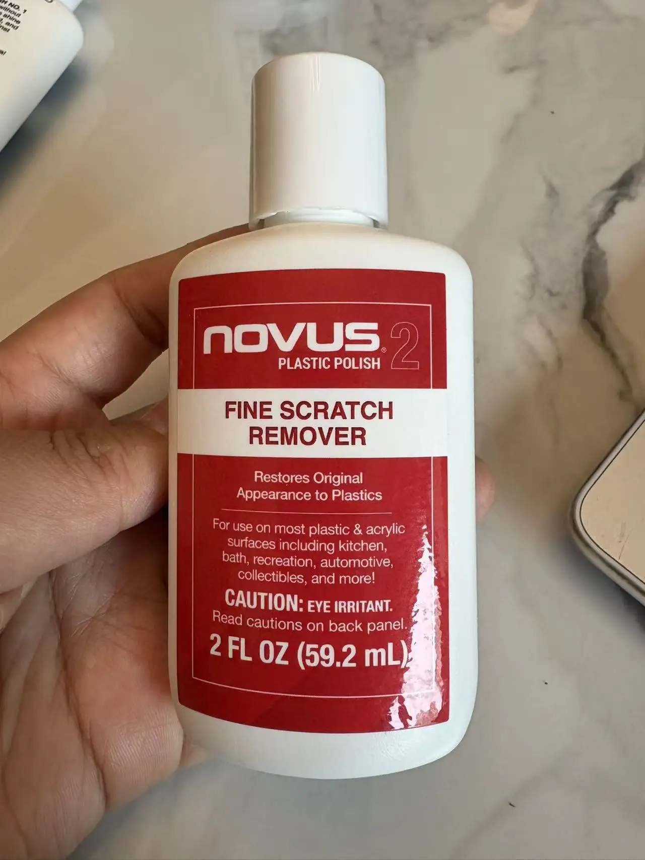 novus-2-プラスチック用研磨剤（微細な傷除去用）592ml。曇りや色あせたアクリル製プラスチック表面を修復し、微細な傷を補修する研磨剤。