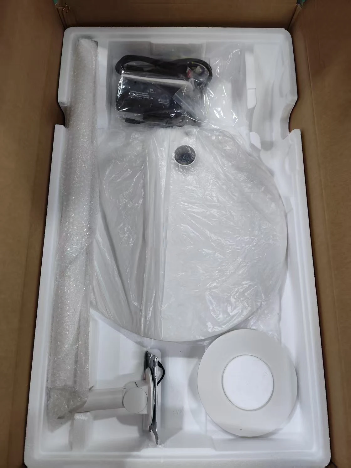 VETO 32 بوصة تلفزيون محمول ذكي بالجملة 4K شاشة لاسلكية أندرويد تفاعلية ذكية مع بطارية 5H/7H تعمل بالطاقة