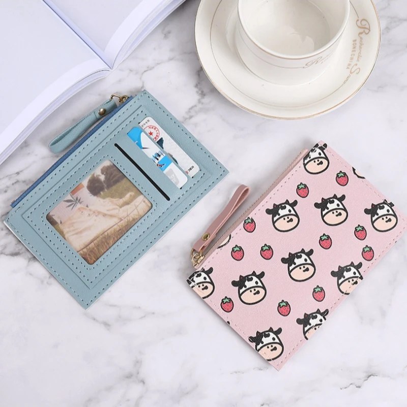

Новый модный милый кошелек 2026 года с мультяшным принтом коровы, из искусственной кожи, с несколькими отделениями для карт, короткий кошелек-монетница, подарок для женщин и девушек