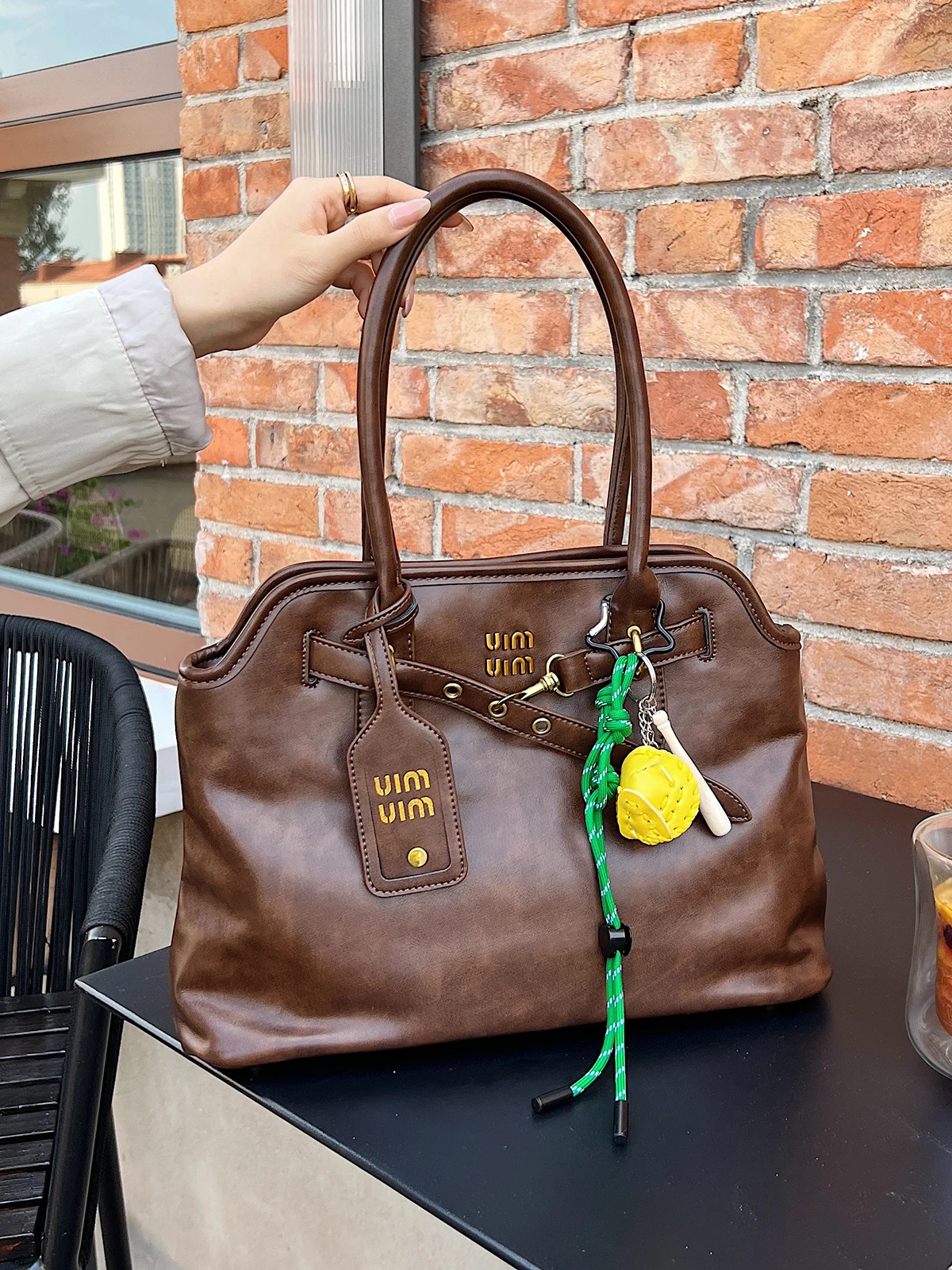 الراقية الفاخرة مصمم حقيبة ذات سعة كبيرة الإناث 2025 الربيع والخريف موضة جديدة حقيبة يد الرجعية كل مباراة ركاب حمل حقيبة #3