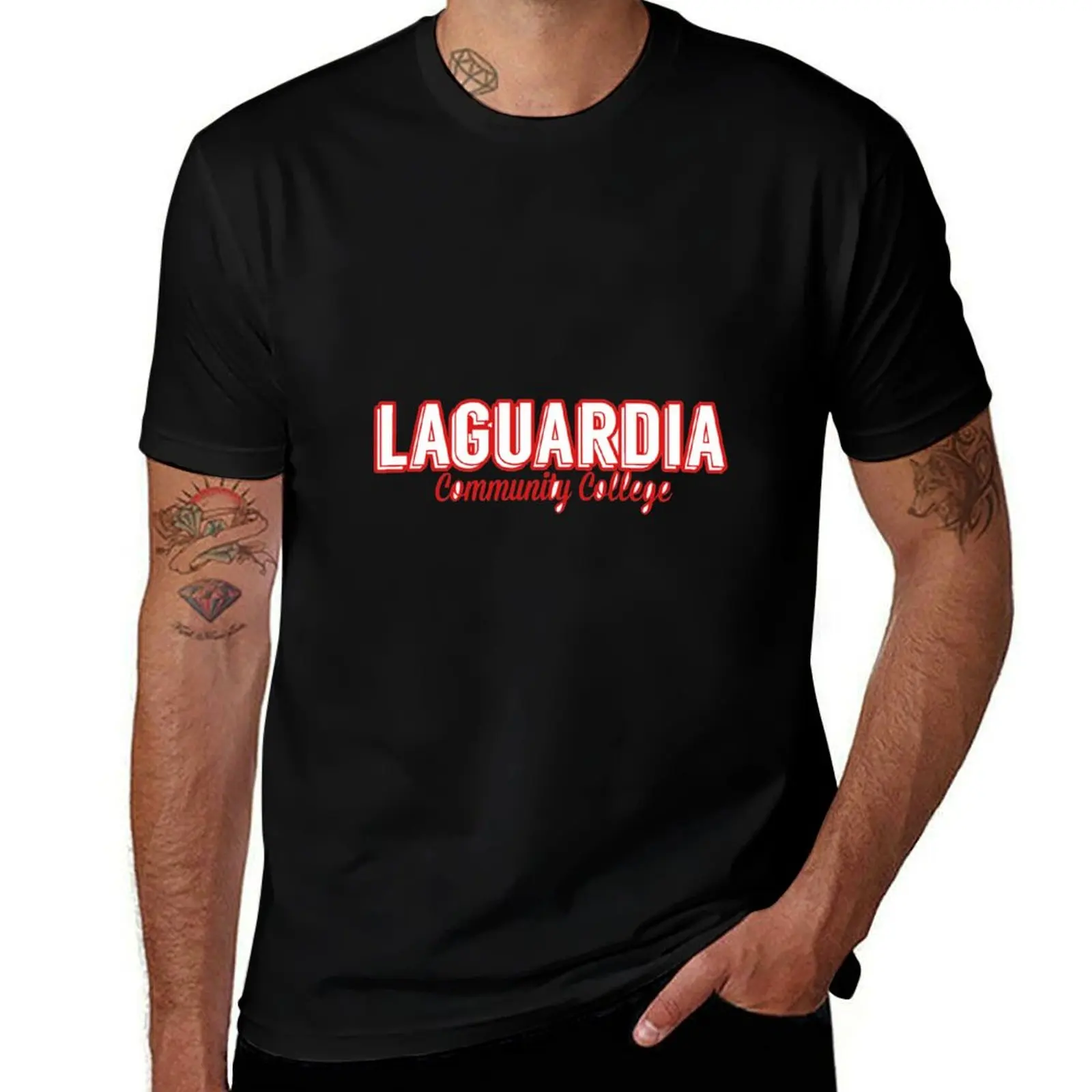 T-shirt confortable à col rond de base de LaGuardia Community College