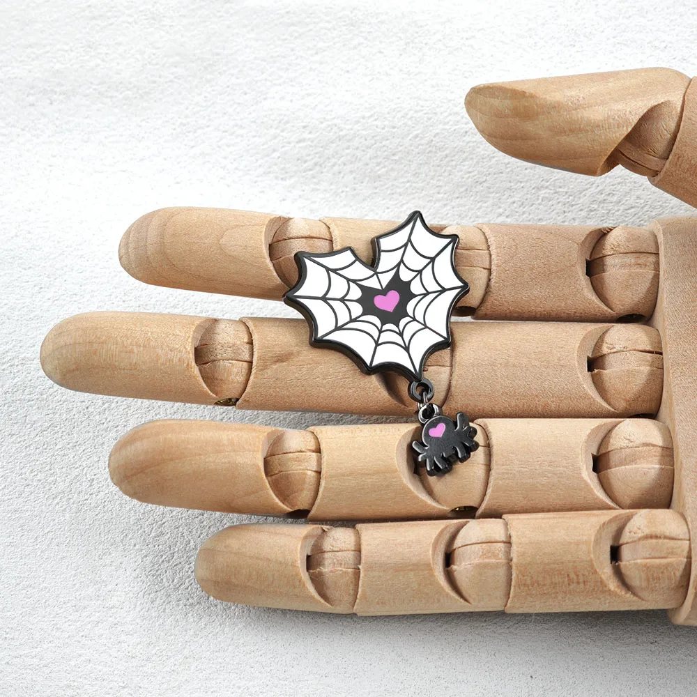Goth Heart Spider Web Brooch P - Embroidery Gothic ulasan dan harga