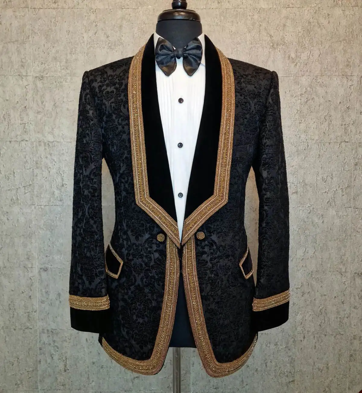 Black Pattern Mens Wedding Tuxedos Gold Appliques Shawl Lapel Groom Wear Dinner Business Birthday Party Ceremony Outfits