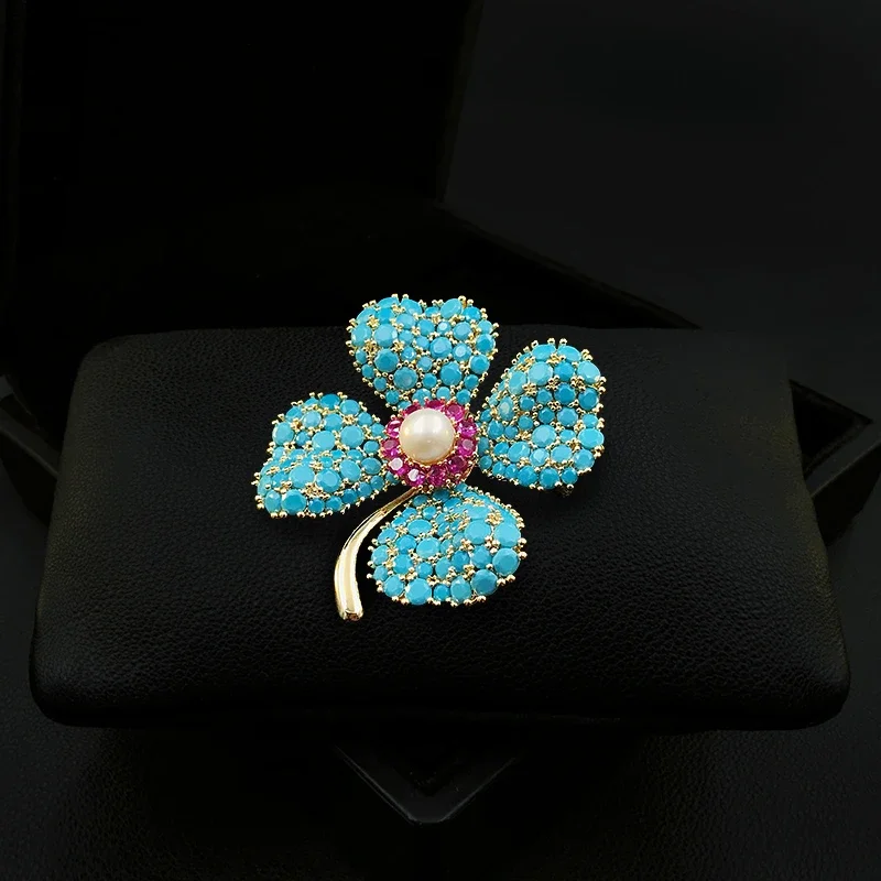 Lucky Flower Clover Brooch Exquisite Luxury Ethnic Style Blue Grass Pin Pearl Ornament Jewelry Clothing Accessories 1877