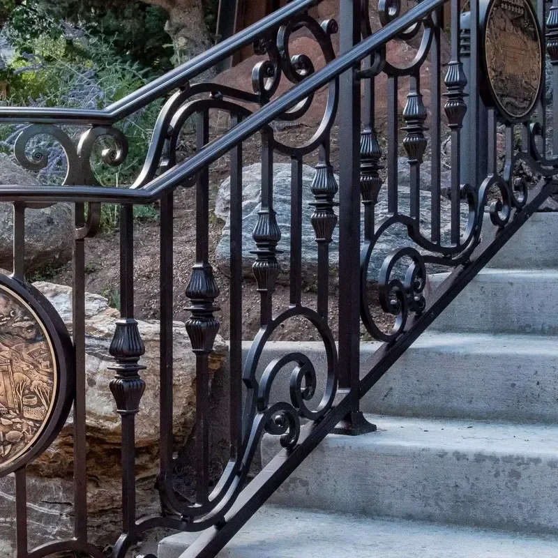 Cast Iron Vintage Design Rust-resistant Wrought Iron Railing Courtyard Security Fence Customized Carved Guardrail French