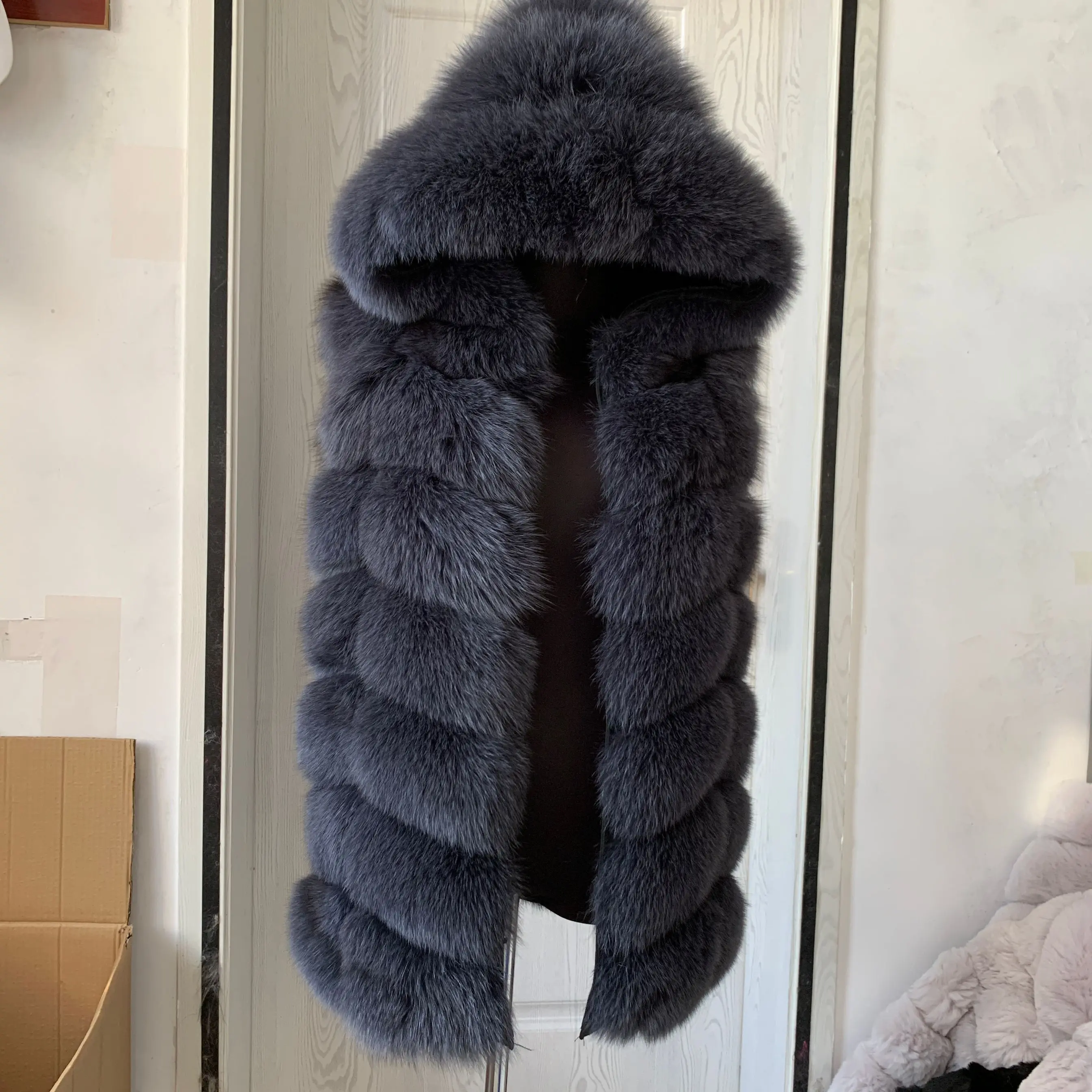 Variant: Dark grey hooded