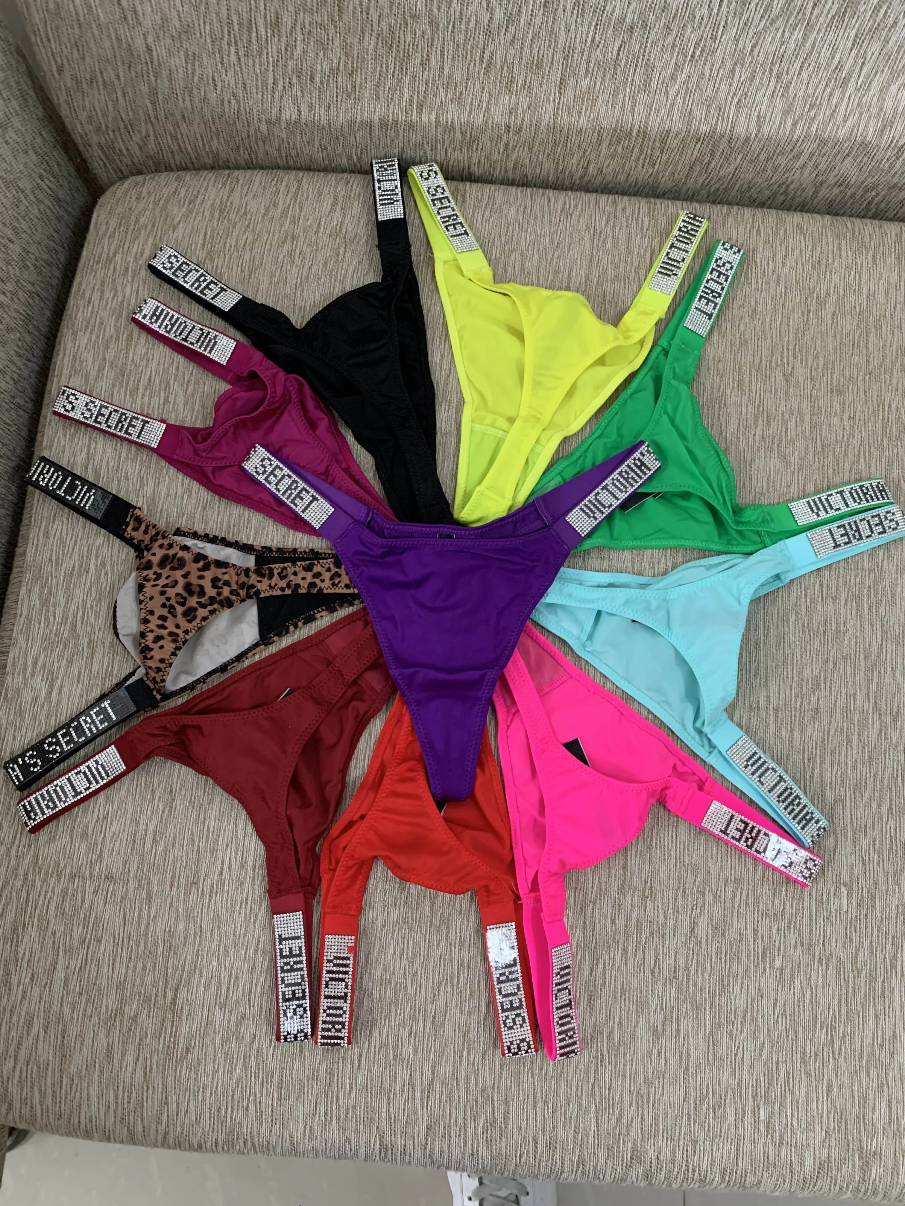 2024 neue Victoria's Secret Tanga Sexy Rosa Marke Dessous Spitze Unterwäsche Aufstieg Frauen Höschen Bh Strass Brief Komfort Briefs