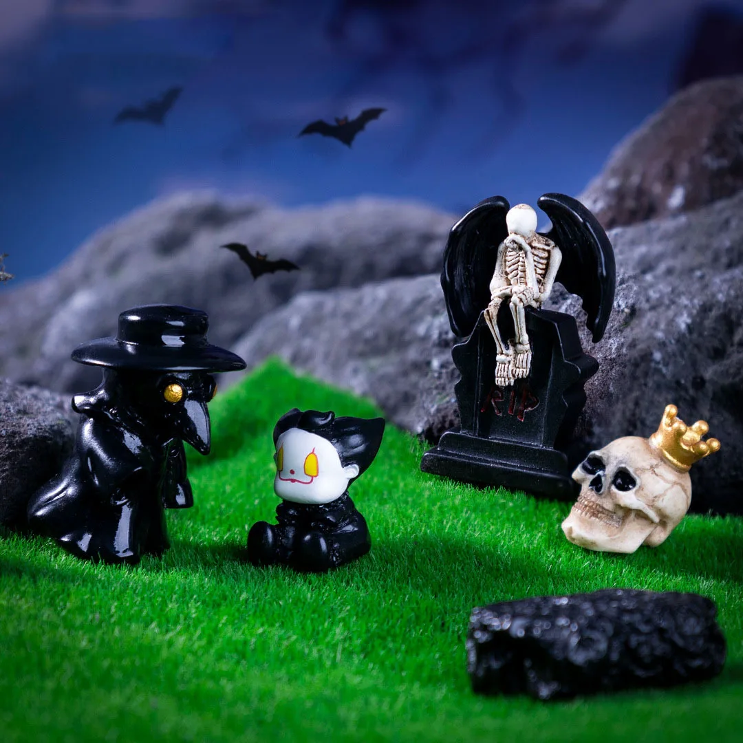 Miniature Resin Decorative Figurines for DIY Halloween Decorations: Micro Landscape Creative Skeleton Clown Bat