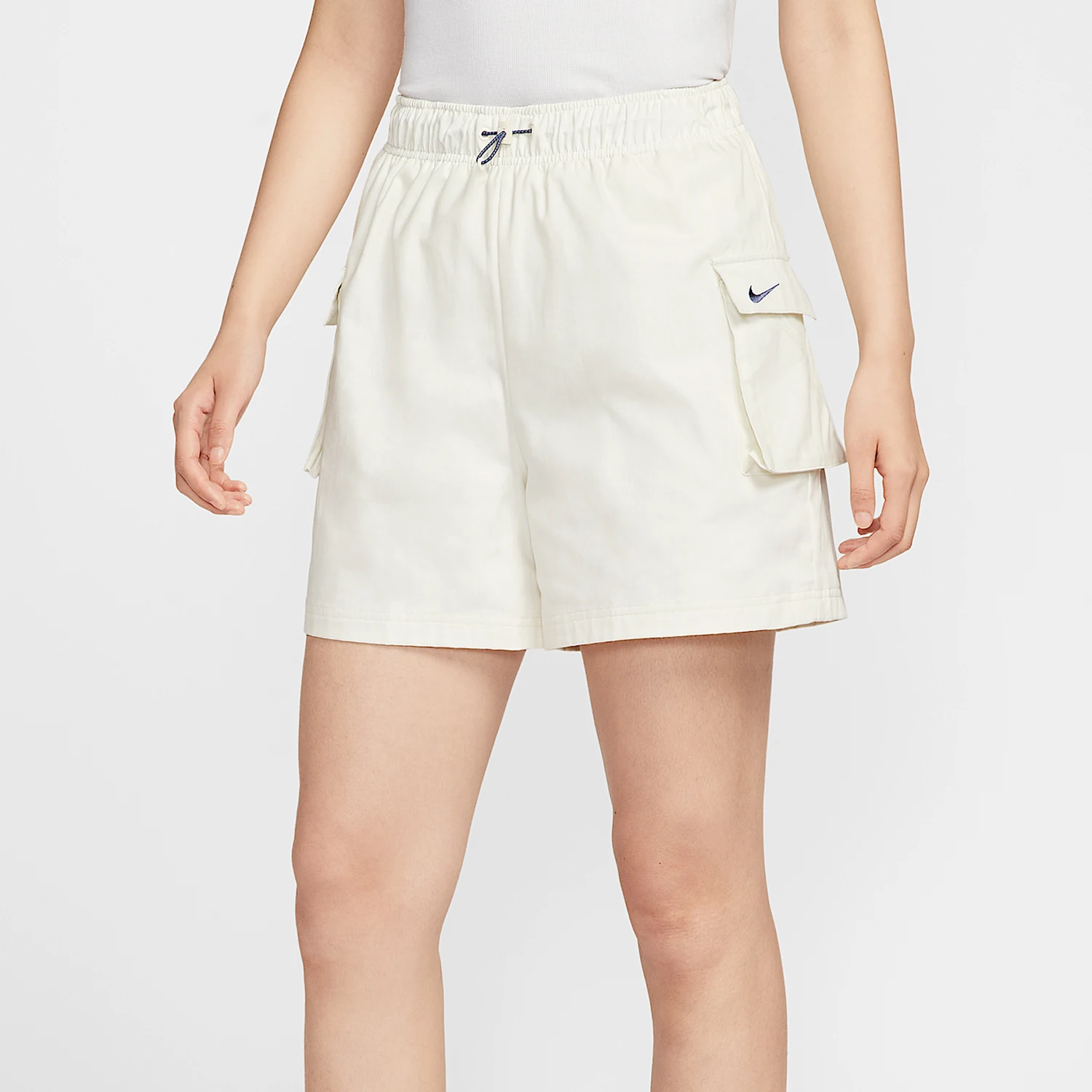 

Nike Sportswear Women's Woven High-Waist Casual Shorts IH9273-047