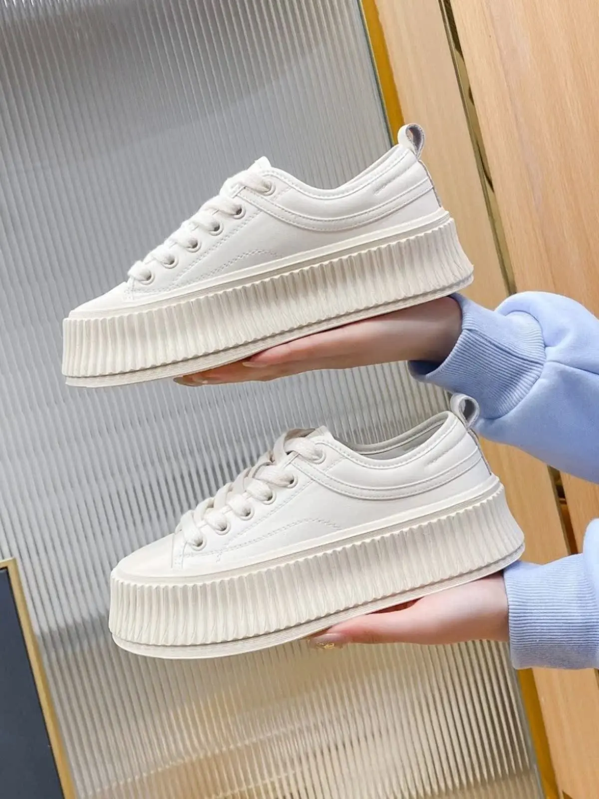 أحذية رياضية فاخرة من الجلد للنساء بنعل سميك ومرتفع، أحذية كاجوال بحزام متقاطع ومقدمة مستديرة ونعل مطاطي #5