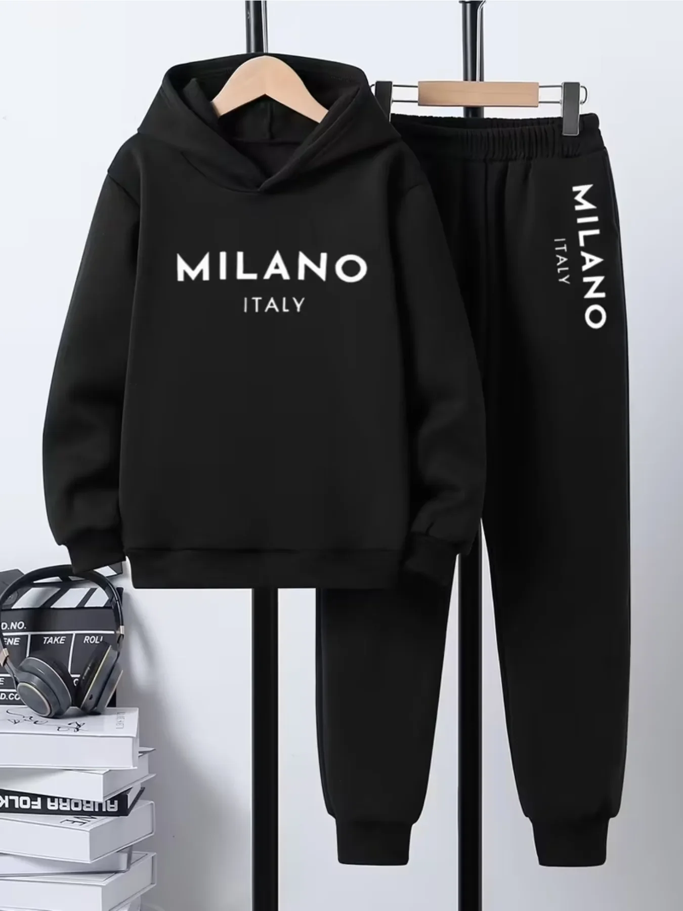 Conjunto deportivo de dos piezas para niño, otoño/invierno: sudadera con capucha y pantalones deportivos con la inscripción "MILANO ITALY", ropa deportiva suave con capucha.