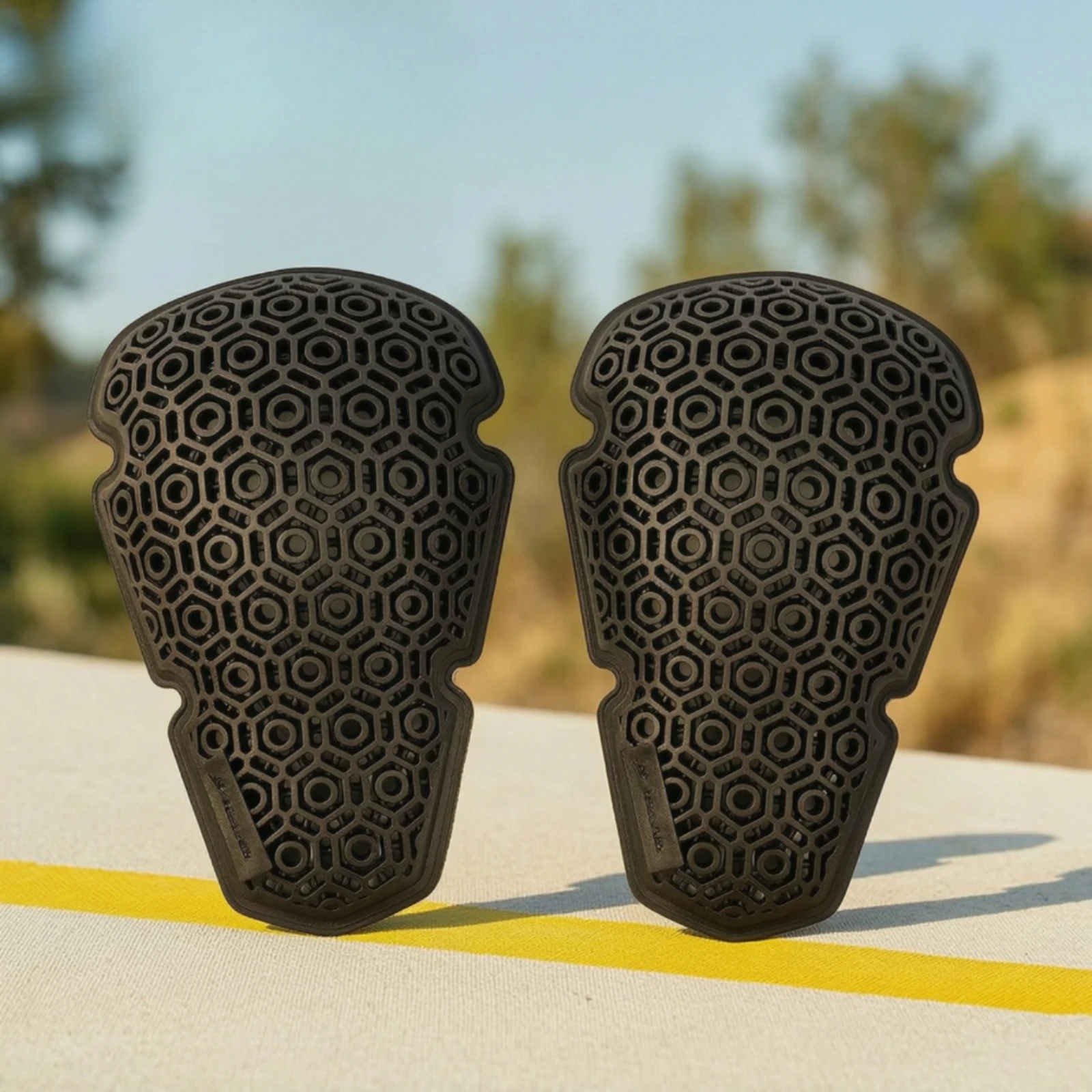 Elbow Pads with Honeycomb Design Long-Lasting Elbow Guards with Ventilated Structure Protective Shell Abrasion-Resistant