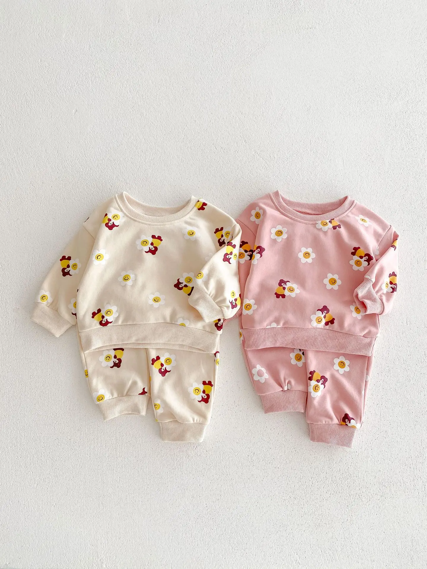 TO 1 2 3 years oldNew baby spring and autumn baby boys and girls cute cartoon bear pattern hoodie pants sports 2 sets suitable