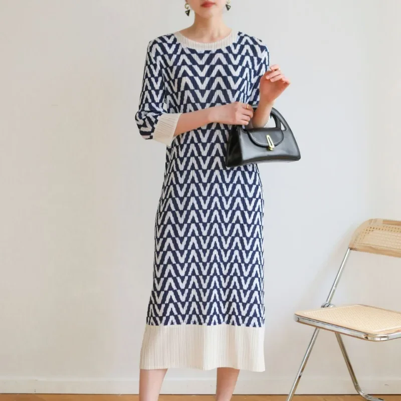 

2024 Spring/Summer New Wrinkle Print Color Blocking Slim Dress Simple and Fashionable Korean Women's Casual 3/4 Sleeve Dress