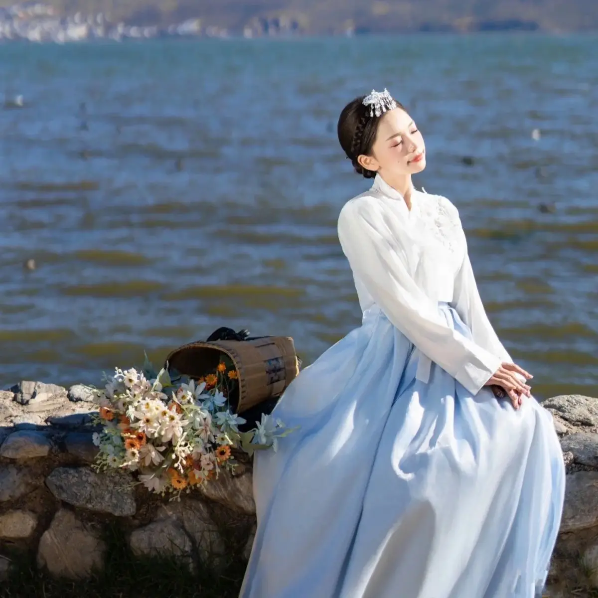 Yanji North Korea Traditional Korean Costumes Daily Wear White Top Sky Blue Skirt Hanbok The Palace Clothes