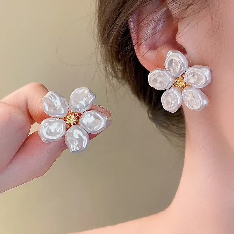 1Pair Retro Temperament Irregular Pearl Flower Earrings For Women Girl Sweet Romantic Stud Earrings Wedding Jewelry Gifts