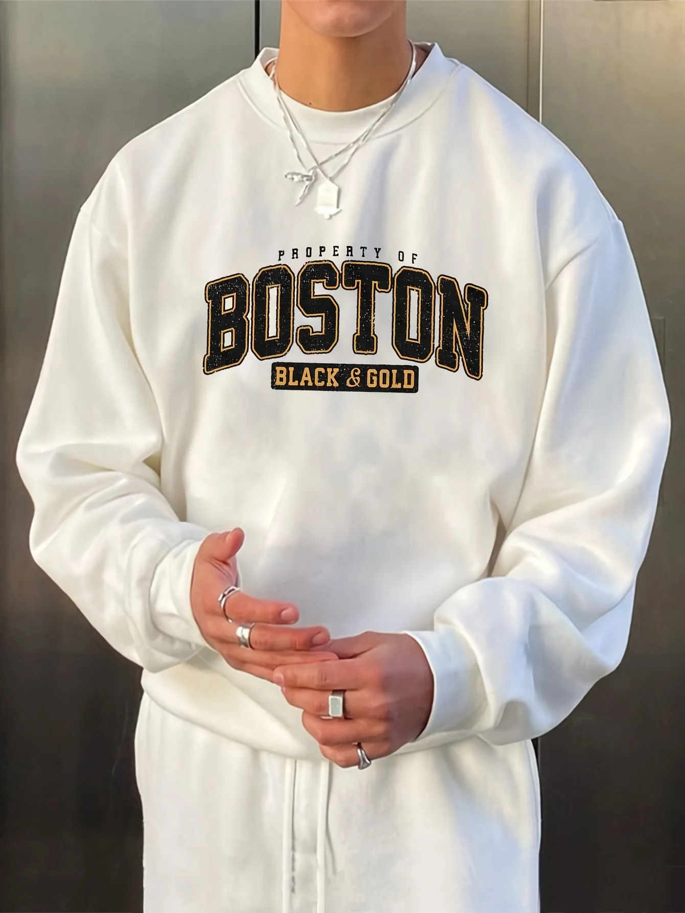 Men's Autumn and Winter Fashionable Casual Loose Boston Black Golden Letter Graphic Fleece Long-Sleeved Round Neck Sweatshirt