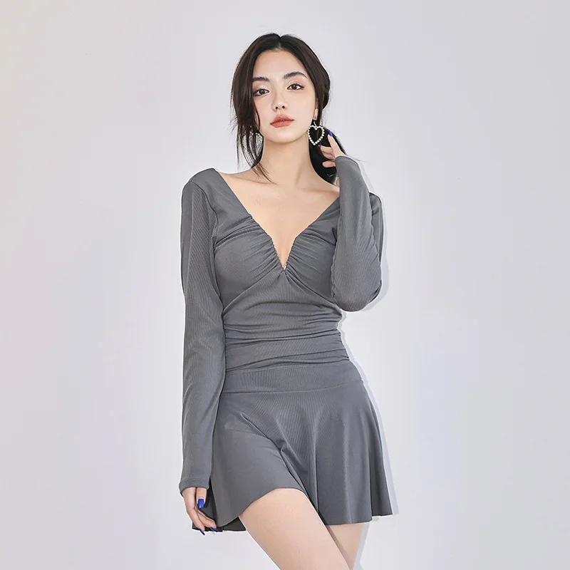 

South Korea's Long Sleeve One-piece Skirt Swimsuit Conservatively Backless Coverup Slimness 2023 New Hot Spring Beach Suit