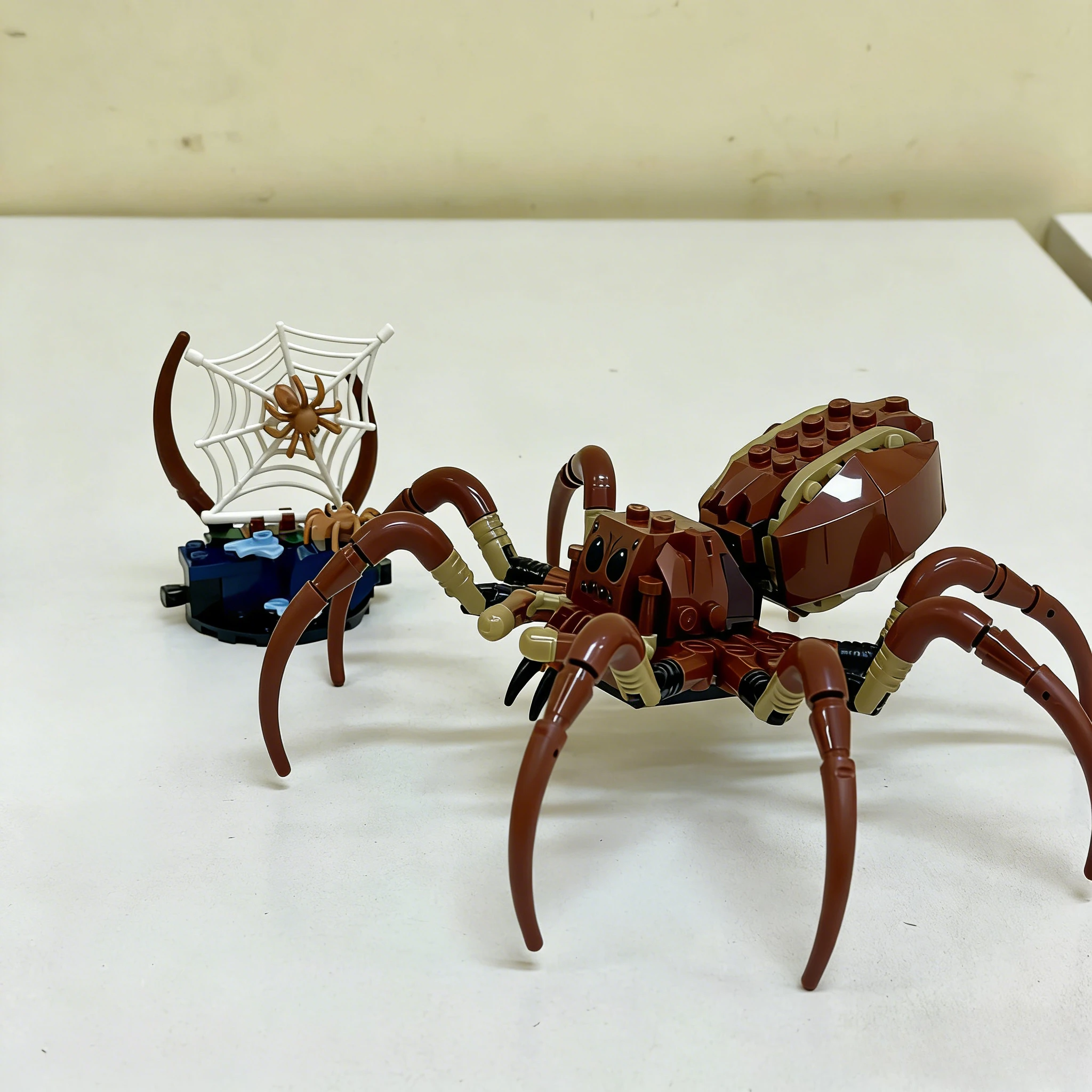 Brown Small Spiders Model 76434 Building Blocks Sets Suitable for Birthday Gifts Compatible with Legoed Particles ，195pcs.