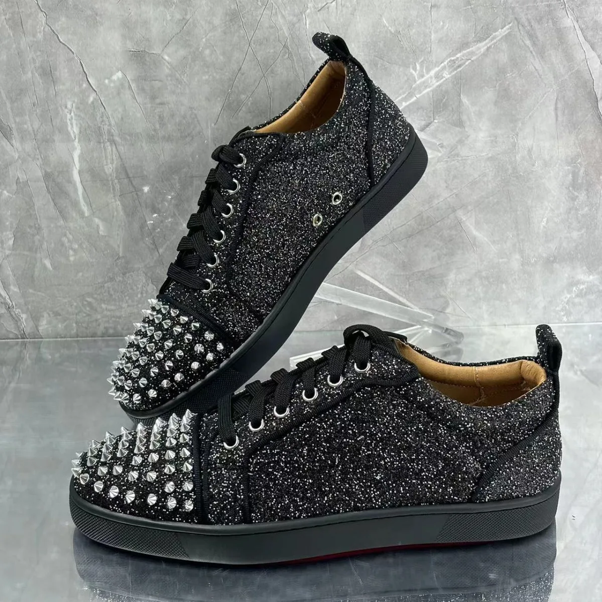 

Hemegot Rhinestones Silver Rivets Round Toe Zapatillas De Mujer Black Leather Sequins Bling Sports Shoes Men Lace-Up Sneakers