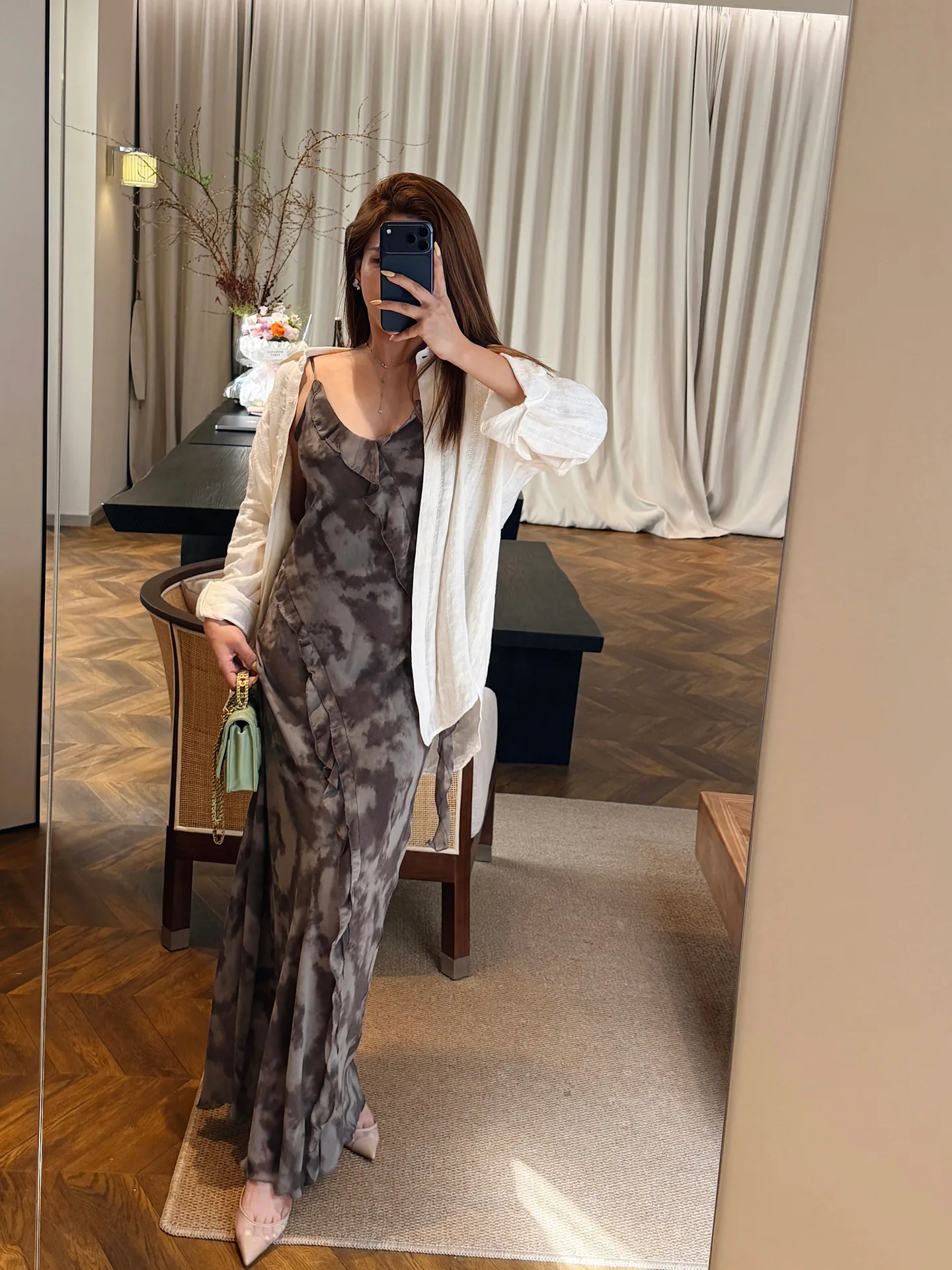 

Summer Elegant Grey Gradient Lace Trim Long Halter Dress Slimming Design City Commute Sleeveless Gown Advanced Fashion Sense