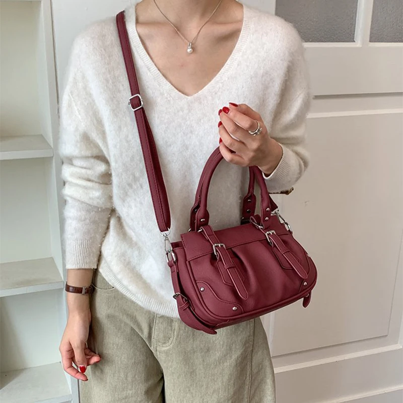 Ladies' Handbag 2026 Multi Pocket Shoulder Bag New Commuter Carrying Crossbody Bags Locomotive Solid Color Design