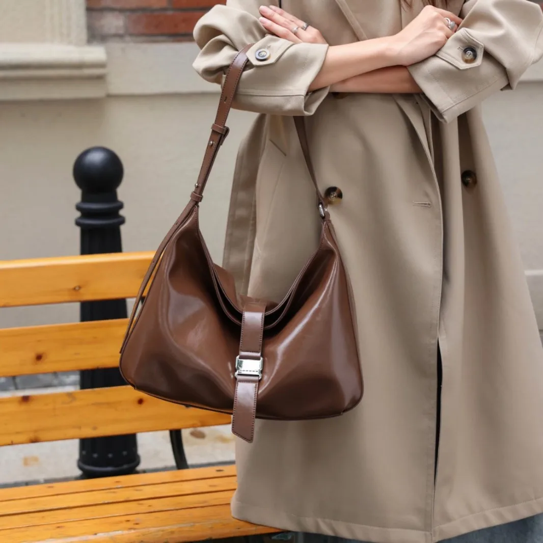 

2025 New Retro Oil Wax Cowhide Underarm Large-capacity Commuter Women's Bag High-end Versatile Shoulder Messenger Bag