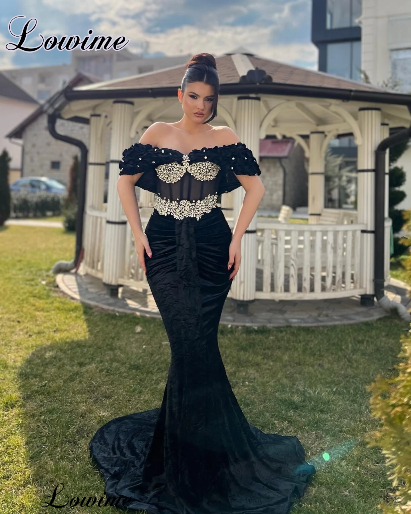 

Elegant Black Velvet Prom Dresses Mermaid Off Shoulder Sexy Evening Party Dresses Vestidos De Cóctel Crystals Cocktail Dresses