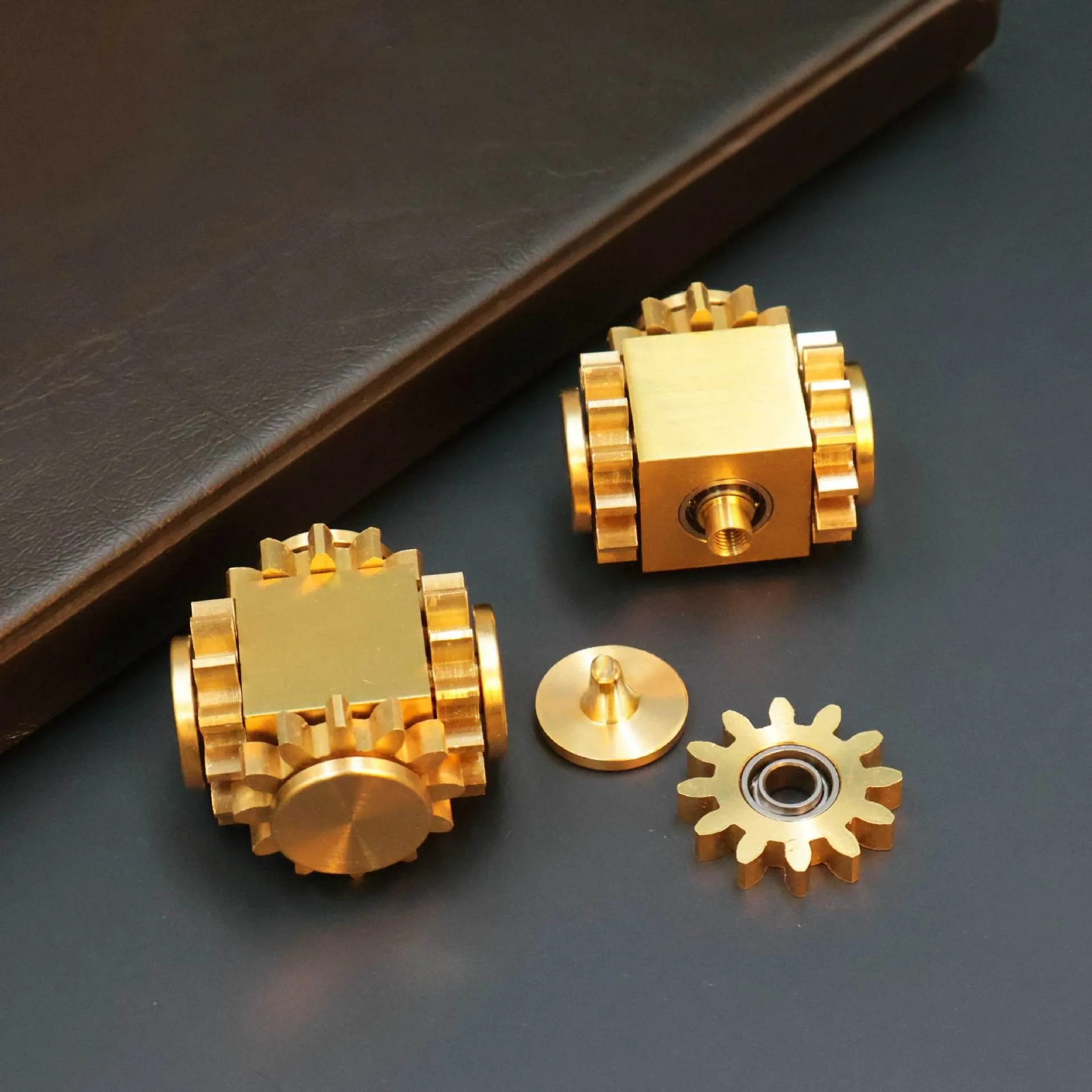 EDC 순수 황동 피젯 스피너 장난감 - 진짜 기어 자이로 메탈 핸드 스피너 성인 불안 스트레스 해소 기술 장난감