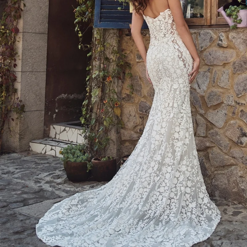 فساتين زفاف مزينة باللون الأبيض العاجي بدون أكتاف على شكل ذيل السمكة ملصق على شكل زهرة ذيل طويل فساتين زفاف مصنوعة حسب الطلب