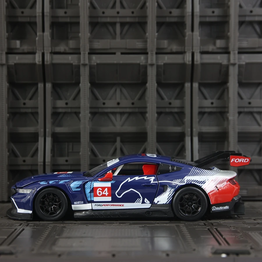 

CCA 1:24 Имитация раллийного автомобиля Ford Mustang GT3, модель легкосплавного автомобиля, двери и капот можно открыть со звуком и световыми украшениями