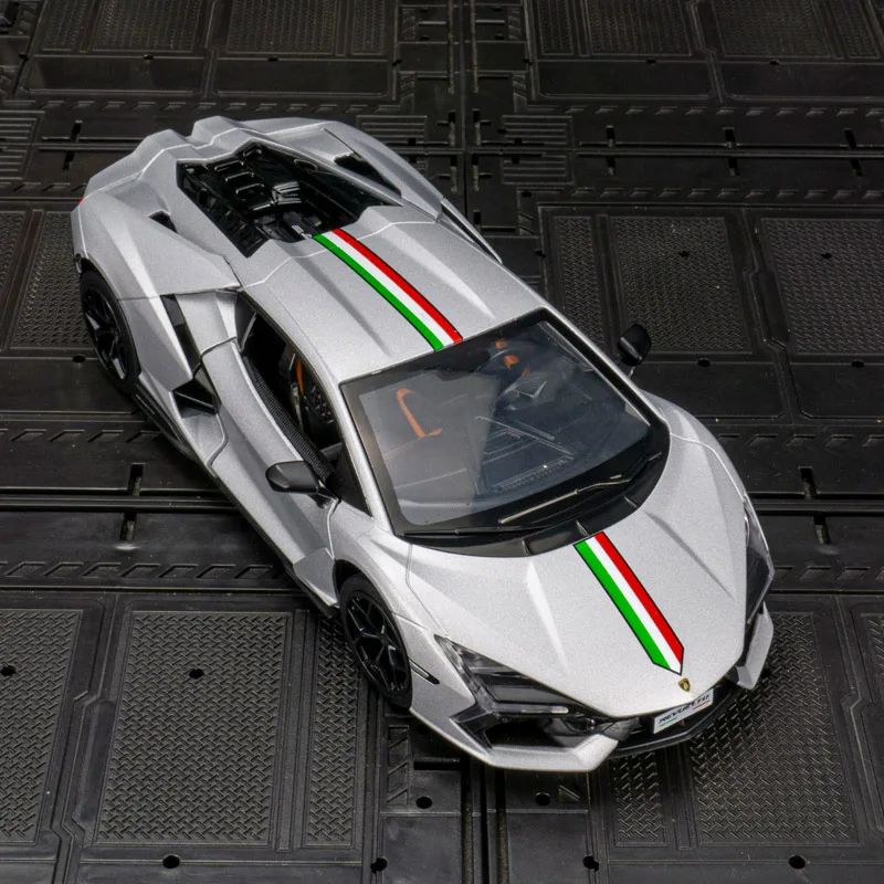 

CCA 1:24 Lamborghini Revuelto модель автомобиля из сплава, коллекция украшений, дверей и багажника можно открыть имеет звук и освещение.